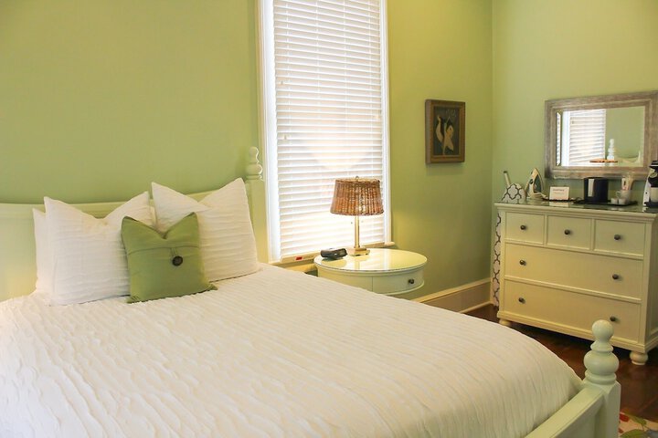 Room 34 of 142