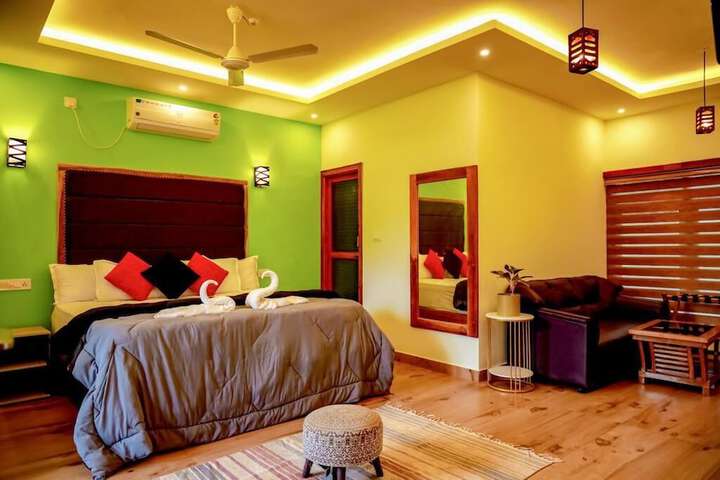 Room 4 of 7