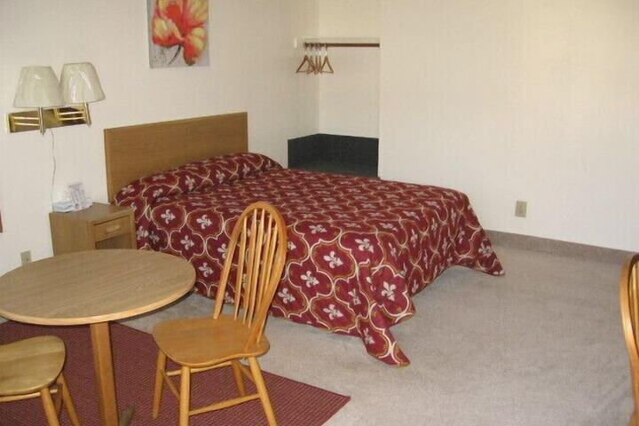 Room 5 of 8