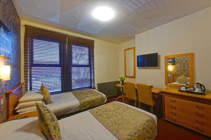 Room 3 of 12
