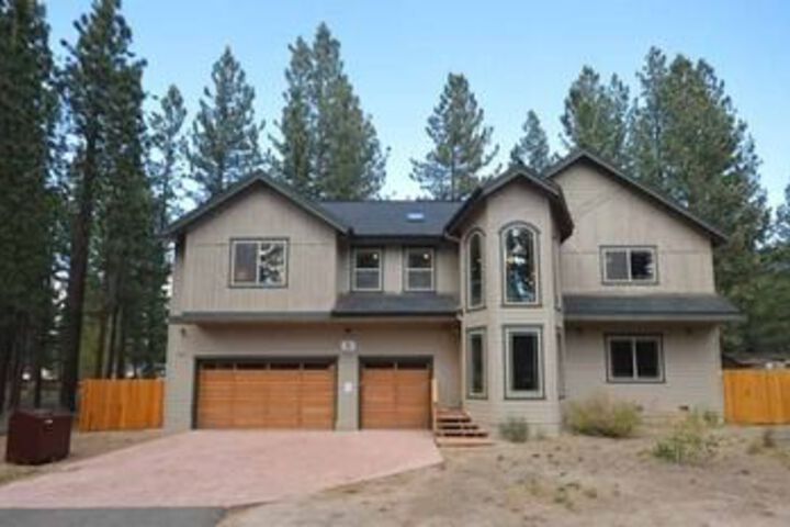 Exterior of 1357 Gilmore Lake
