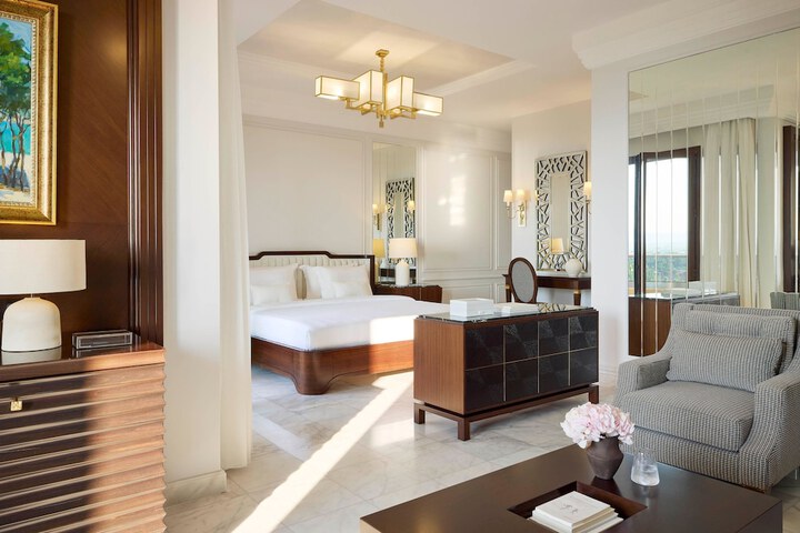 Room 93 of 400