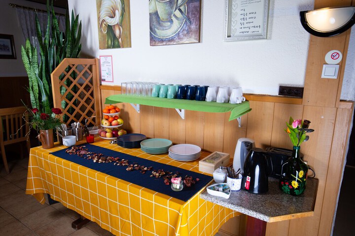 Breakfast/Coffee Service 14 of 21