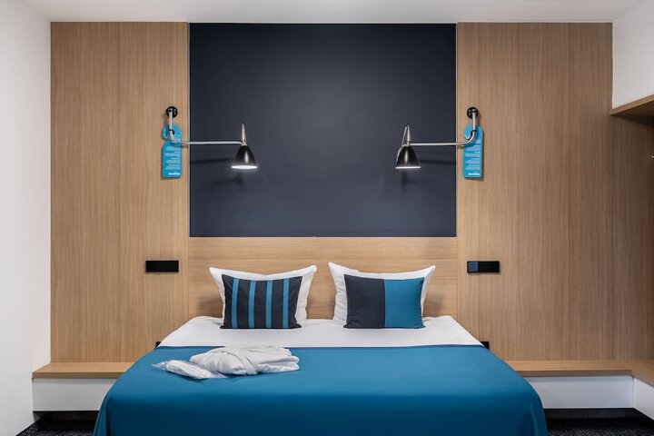 Room 35 of 63