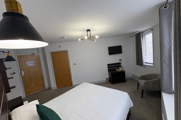 Room 28 of 86