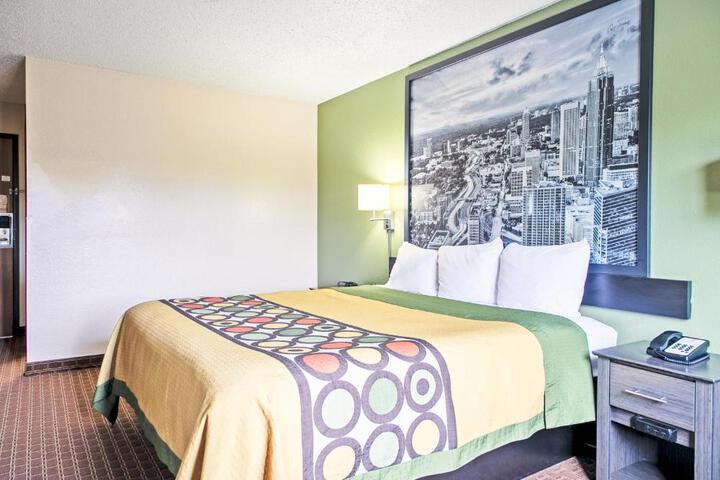 1 Queen Bed (2 of 20)