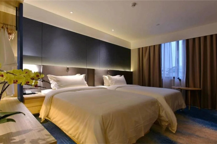 Room 3 of 15