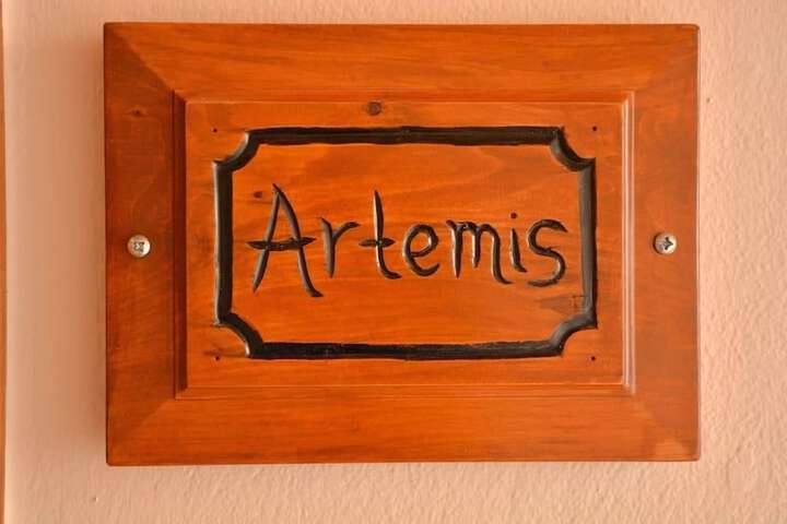 Room 6 of 25