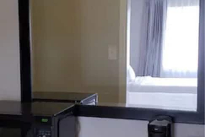 Room 17 of 28