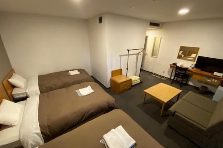 Room 22 of 37