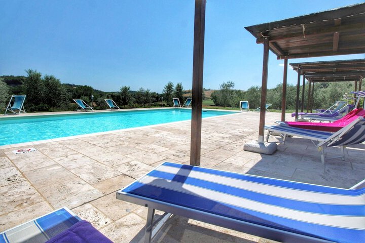 Pool 114 of 186