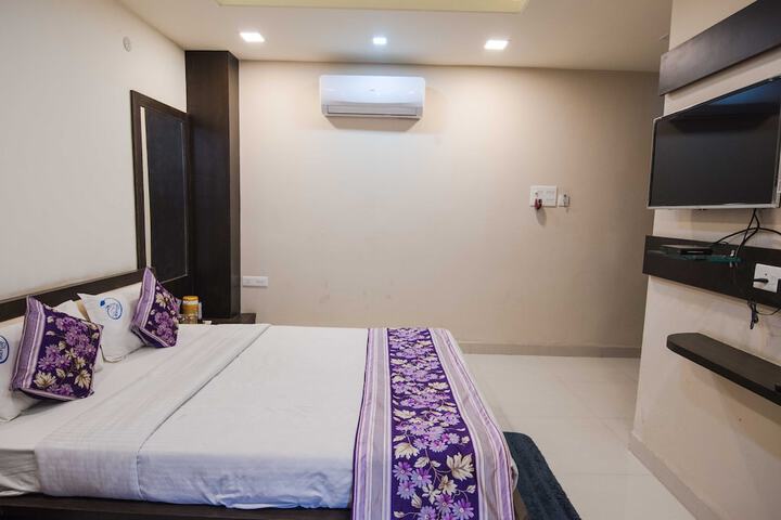 Room 7 of 32