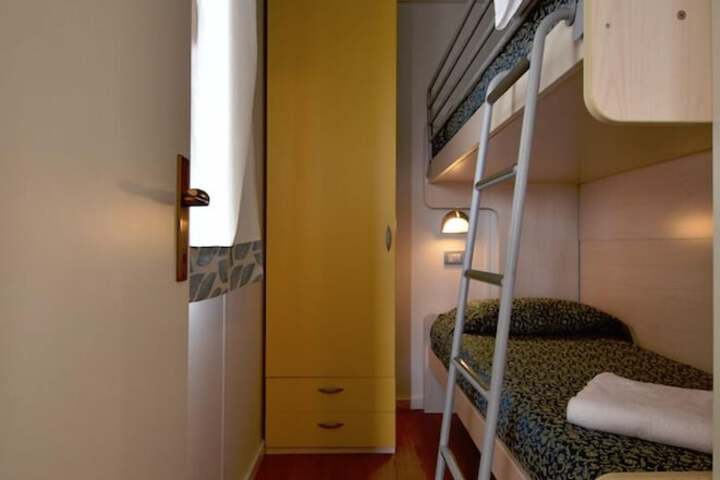 Room 15 of 68