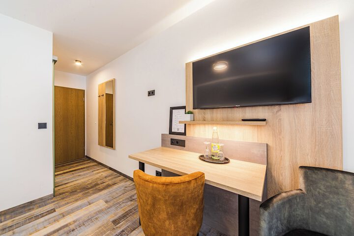 Room 3 of 52