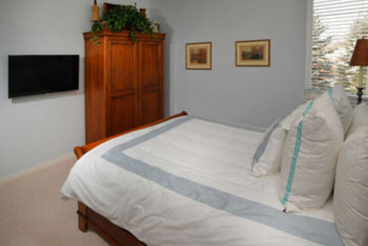 Room 11 of 32