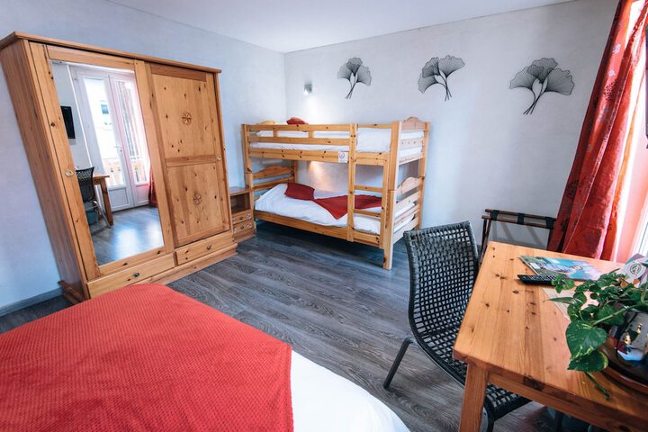 Room 5 of 62