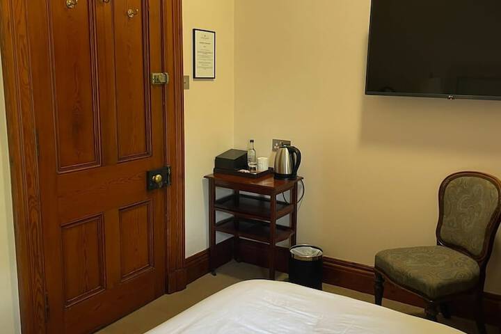 Room 40 of 102