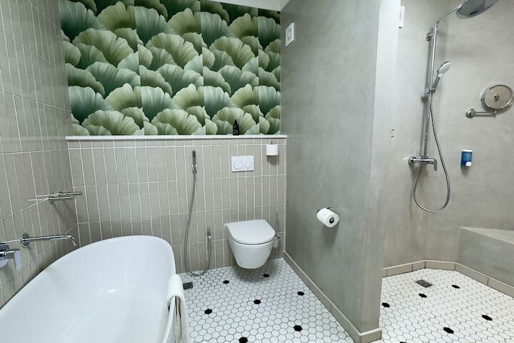 Room 46 of 106