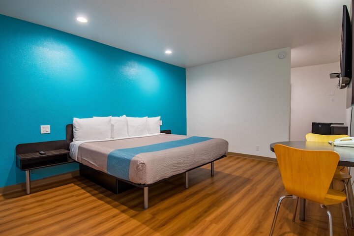 1 King Bed Refrigerator (14 of 14)