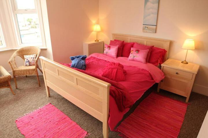 Room 4 of 12