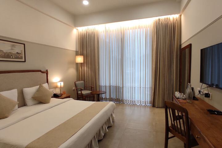 Room 37 of 103