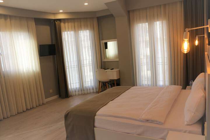 Room 7 of 24