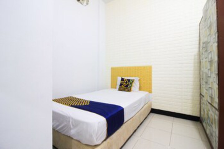 Room 33 of 46