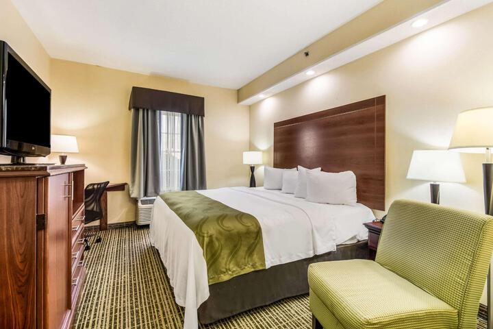 1 King Bed (6 of 16)
