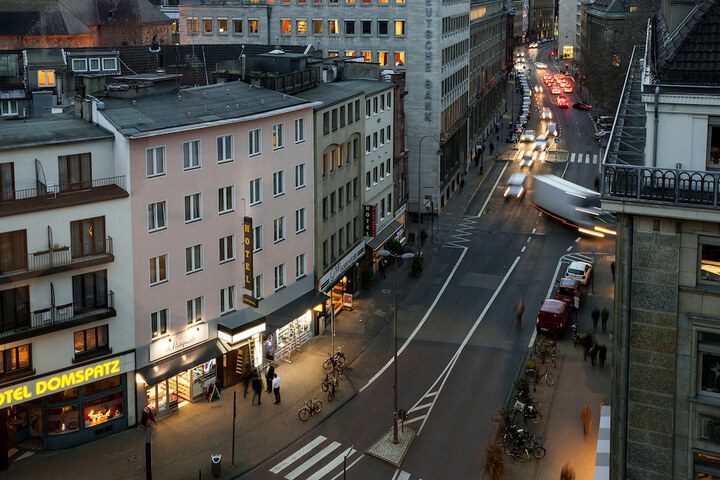 Hotel Entry