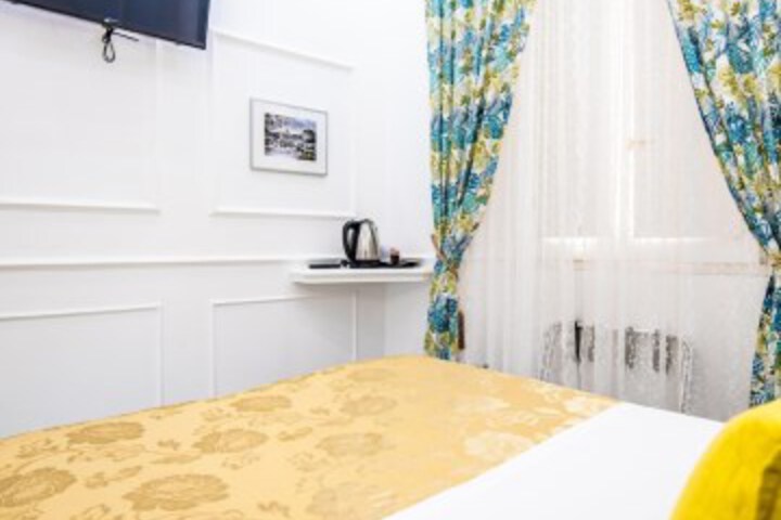 Room 5 of 82