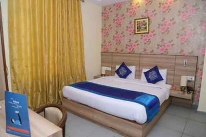 OYO Rooms Paras Down Town Mall