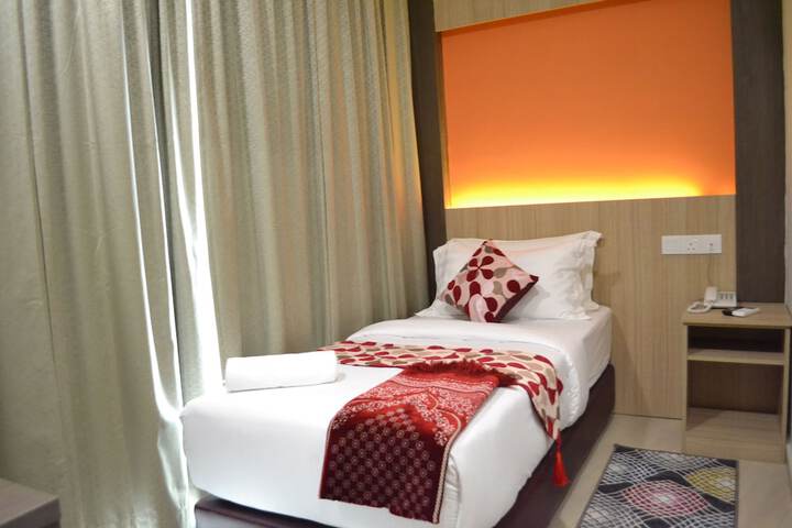 Room 8 of 44