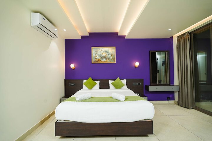 Room 2 of 27