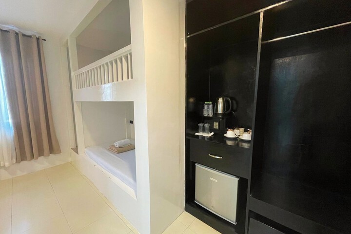 Room 12 of 38