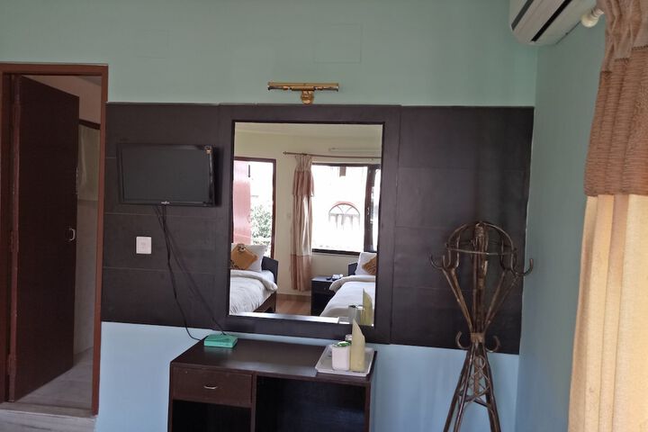 Room 17 of 65
