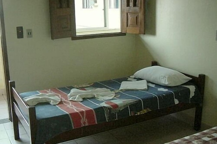 Room 10 of 32