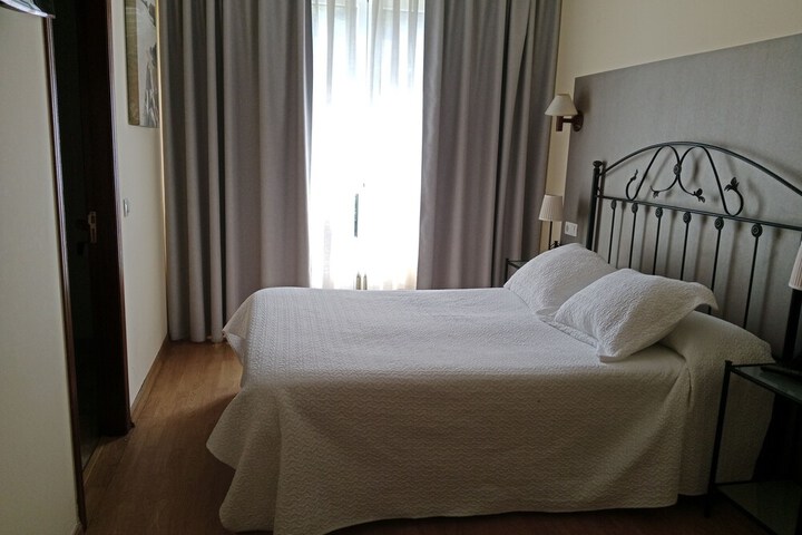 Room 3 of 8