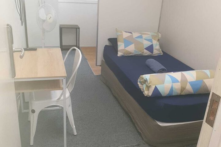 Room 18 of 38