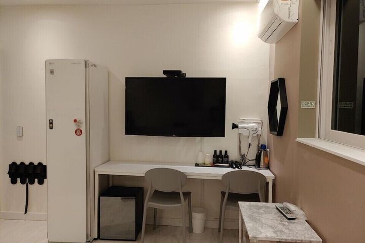 Room 27 of 52