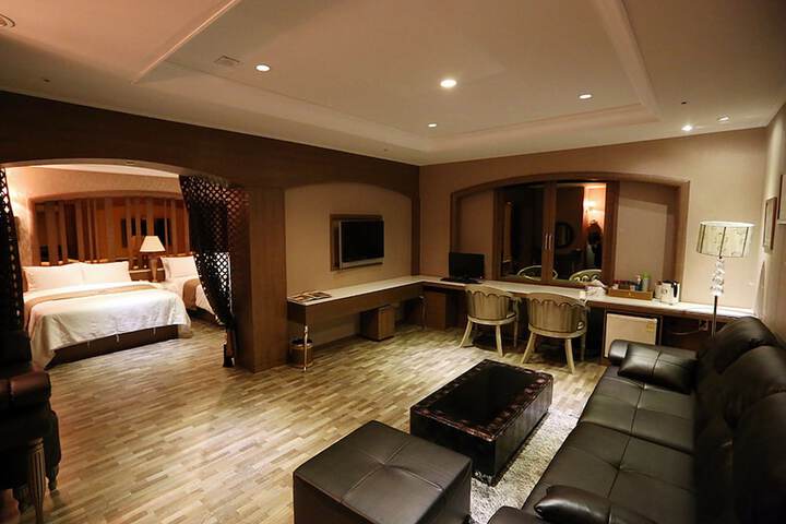 Room 14 of 19