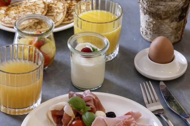 Breakfast/Coffee Service 68 of 108
