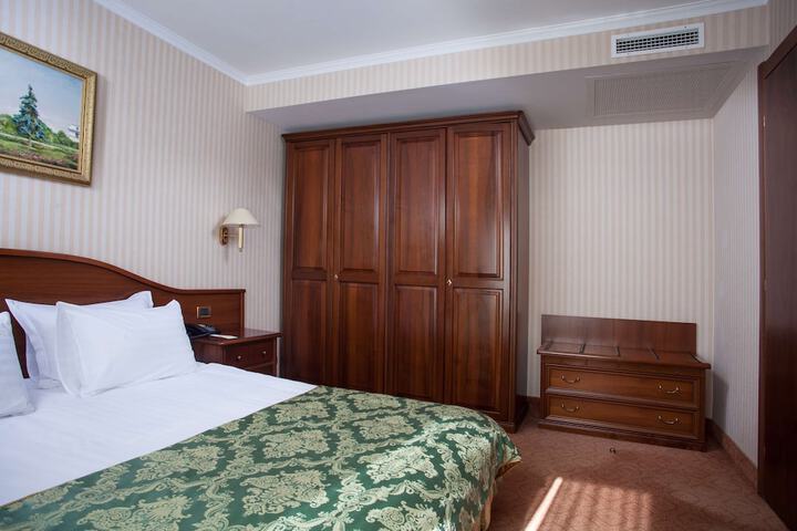 Room 54 of 177
