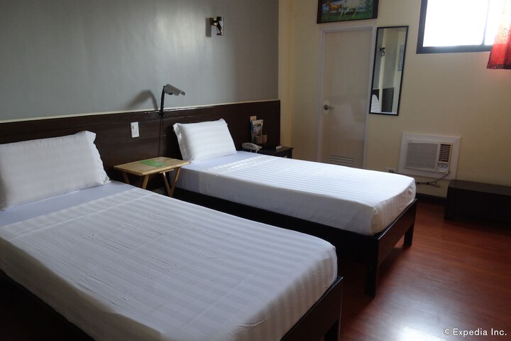 Room 13 of 36