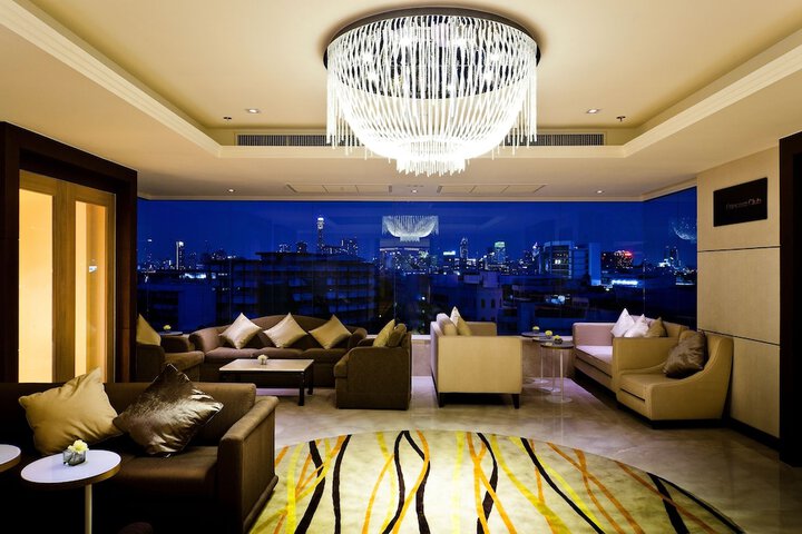 Lounge 72 of 100