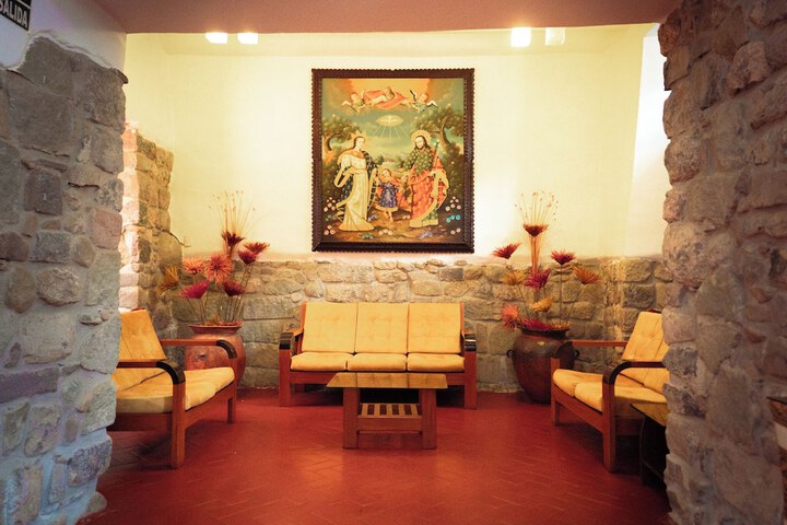 Entrance & Lobby