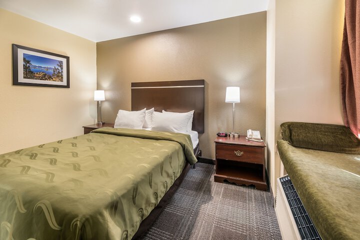 Room 15 of 40