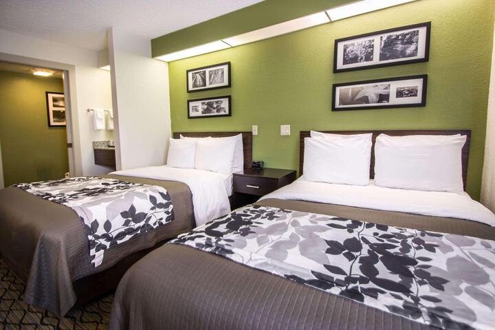 Double Accessible Queen Size Bed (9 of 12)