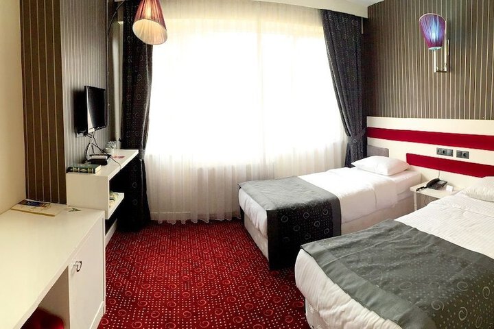 Room 6 of 33