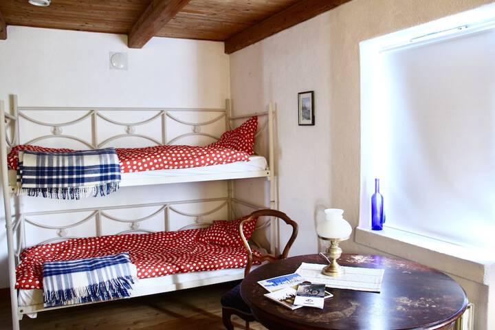 Room 3 of 70