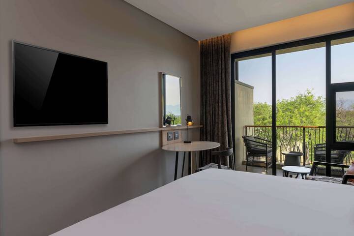 Room 15 of 173